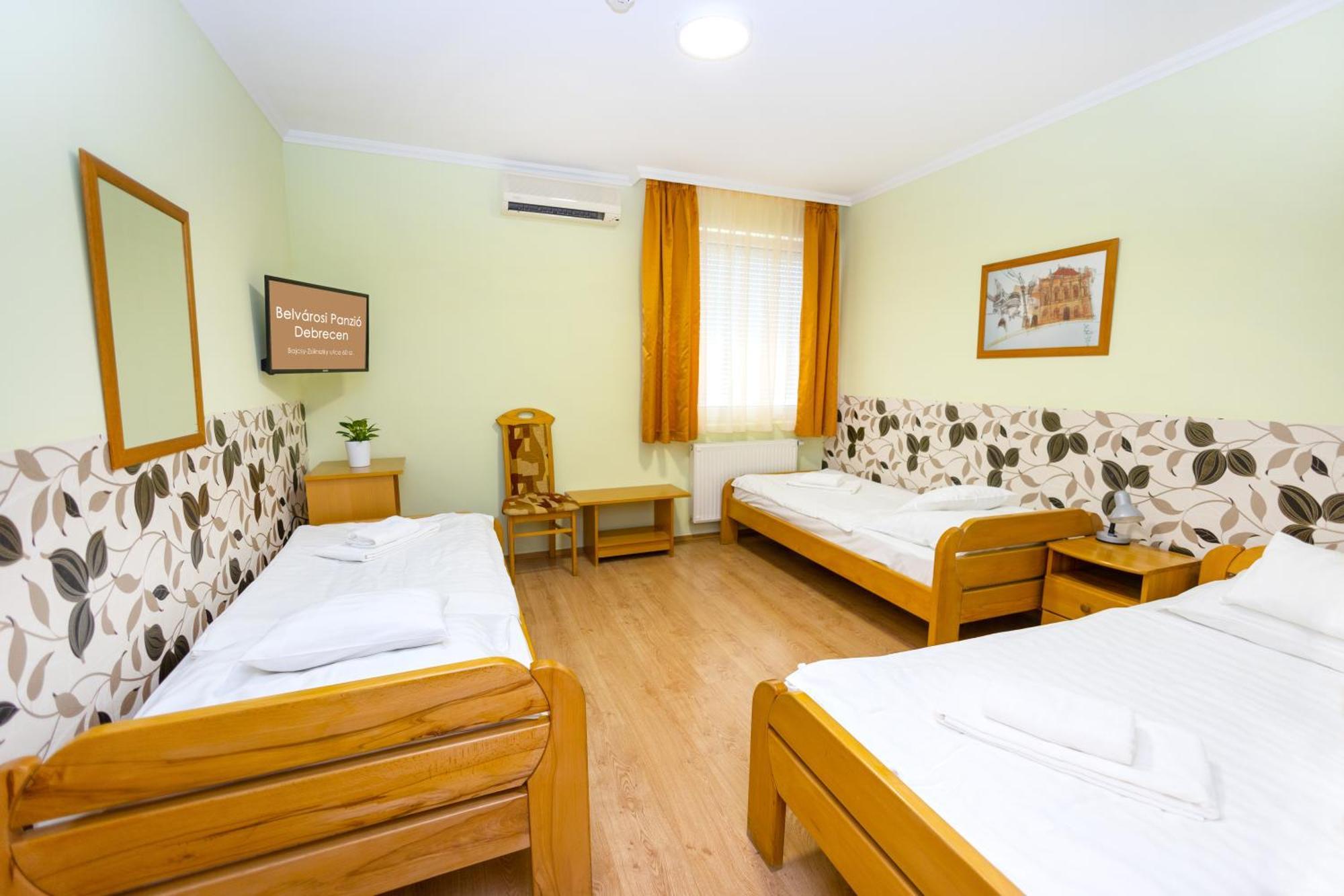 Belvárosi Panzió Bed and breakfast