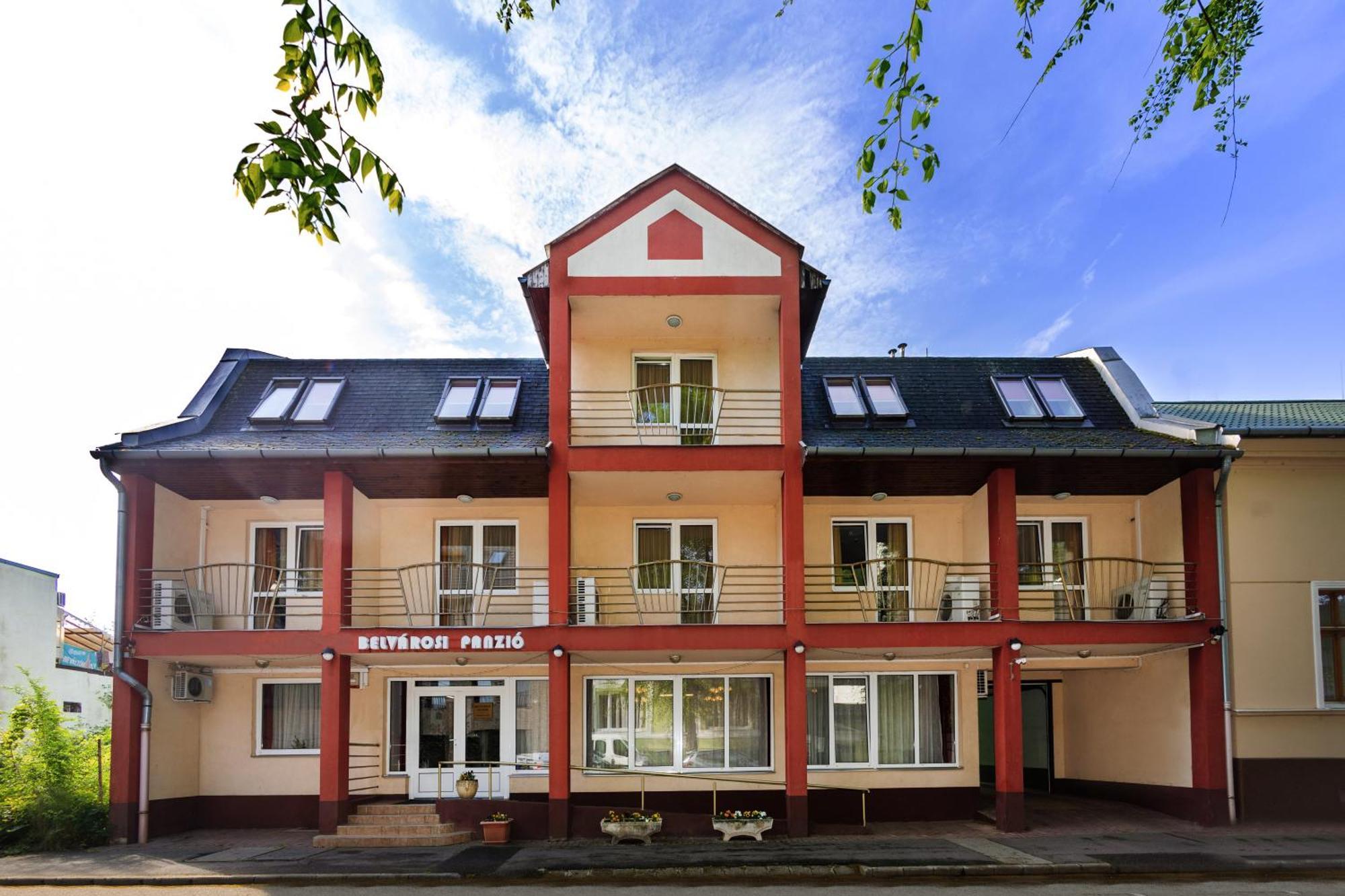 Belvárosi Panzió Bed and breakfast
